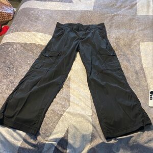 American Eagle Wide Legged Baggy Cargo Pants